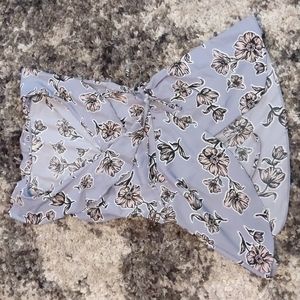 🔥3/$10 Floral Flowy Summer Wrap Top size Medium